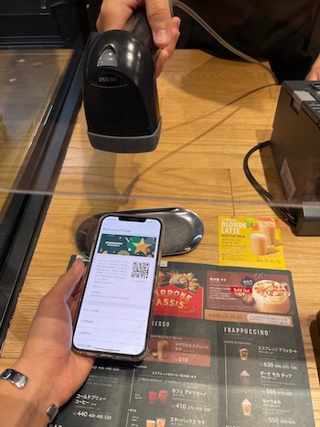 スターバックスリワードチケットの使い方⑤バーコードを読み取ってもらう